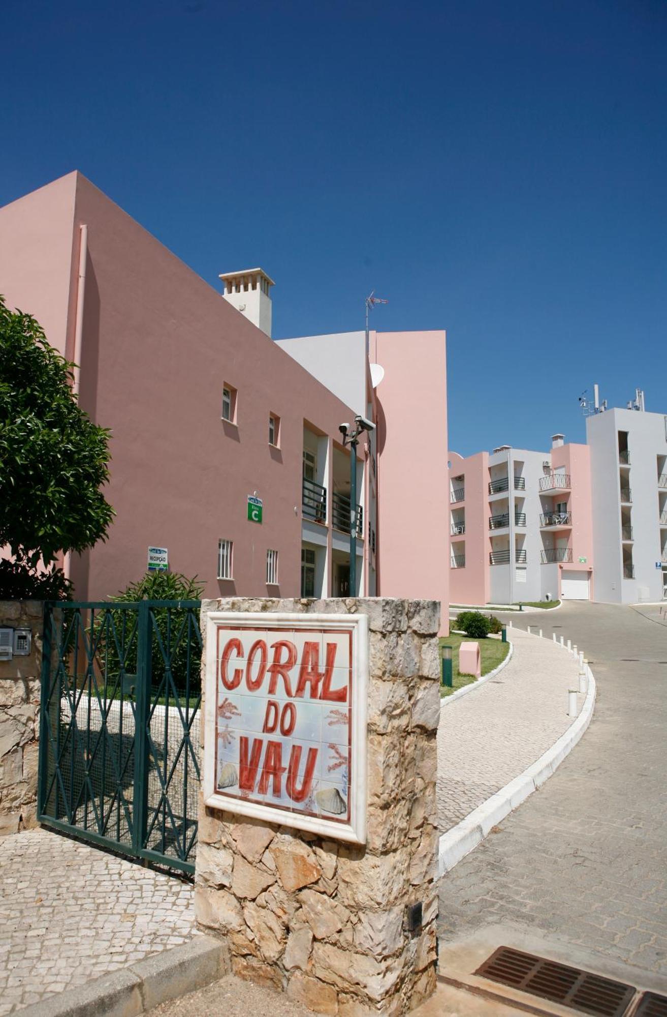 Apartamentos Coral Do Vau Portimao Exterior photo